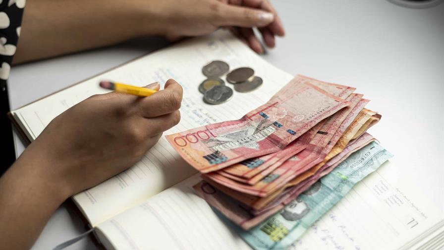 Lo que no se dijo del plan fiscal del gobierno dominicano: elevaría impuestos a trabajadores independientes y a alquileres Lo que no se dijo del plan fiscal del gobierno dominicano: elevaría impuestos a trabajadores independientes y a alquileres