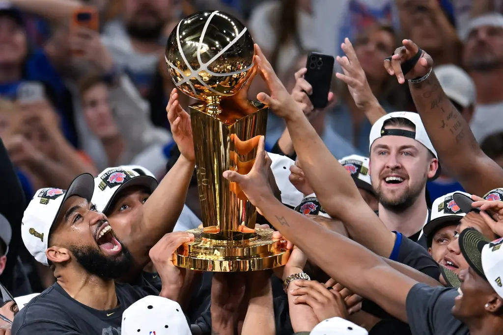 ¡Por fin! Los Knicks ganan su primer campeonato de la NBA en 53 años y coronan una racha de playoffs histórica. ¡Por fin! Los Knicks ganan su primer campeonato de la NBA en 53 años y coronan una racha de playoffs histórica.