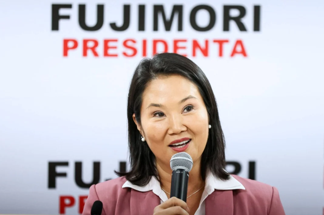 Keiko Fujimori, hija de una dinastía, gana la presidencia de Perú en su cuarto intento. Keiko Fujimori, hija de una dinastía, gana la presidencia de Perú en su cuarto intento.