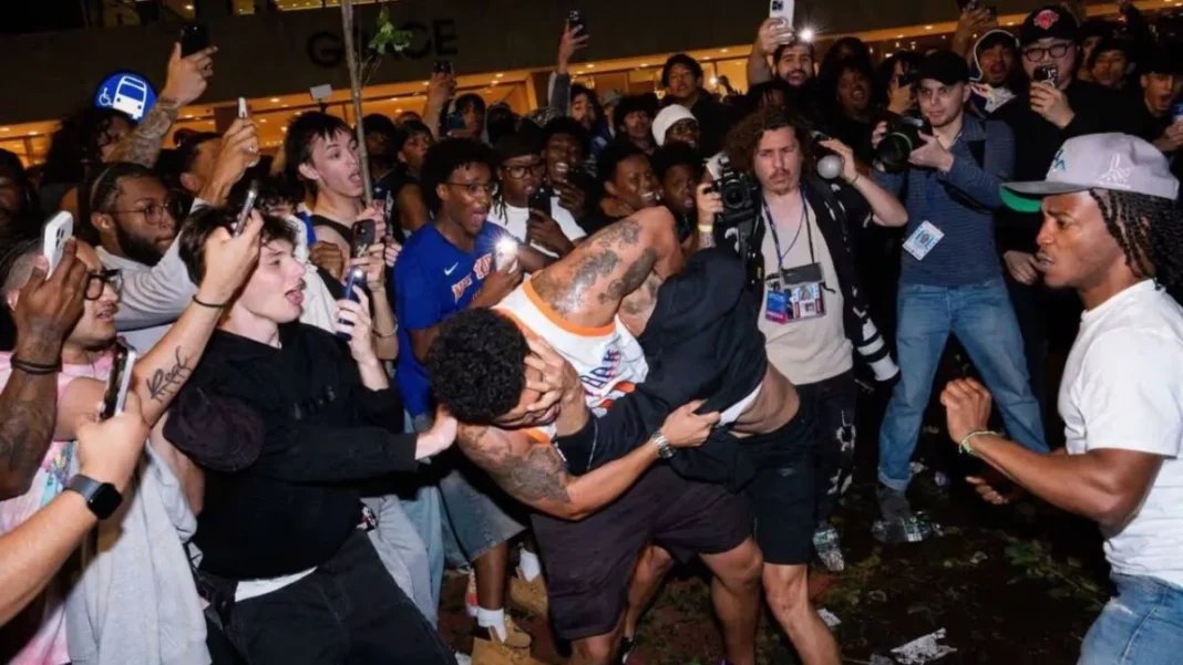 Más de 20 detenidos en Nueva York tras la derrota de los Knicks ante los Spurs Más de 20 detenidos en Nueva York tras la derrota de los Knicks ante los Spurs