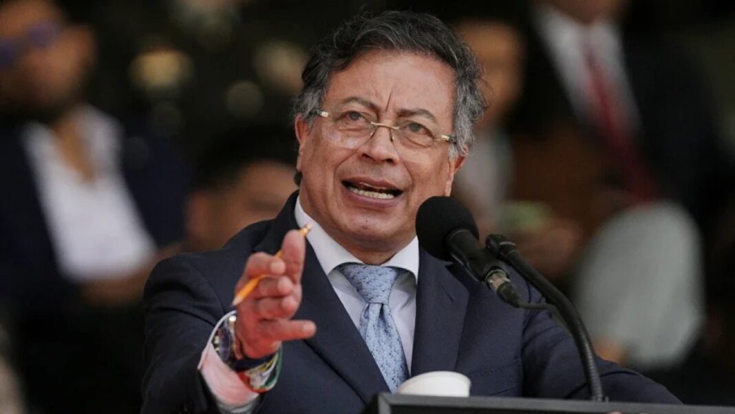 Suspenden temporalmente a Petro como presidente de Colombia hasta después de elecciones Suspenden temporalmente a Petro como presidente de Colombia hasta después de elecciones