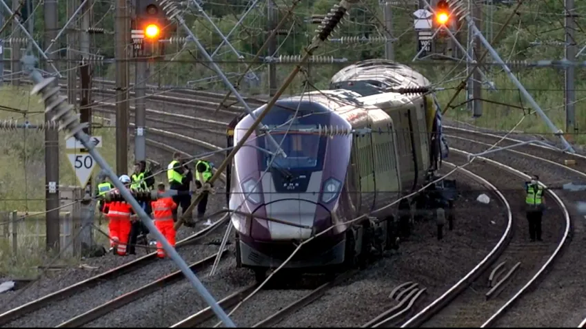 Una persona muere y 89 resultan heridas por choque de dos trenes al norte de Londres Una persona muere y 89 resultan heridas por choque de dos trenes al norte de Londres