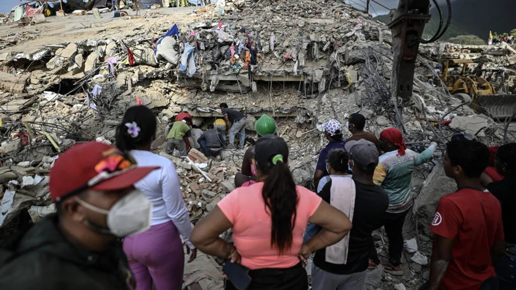 Aumentan a casi 5.400 los muertos por los terremotos en Venezuela Aumentan a casi 5.400 los muertos por los terremotos en Venezuela