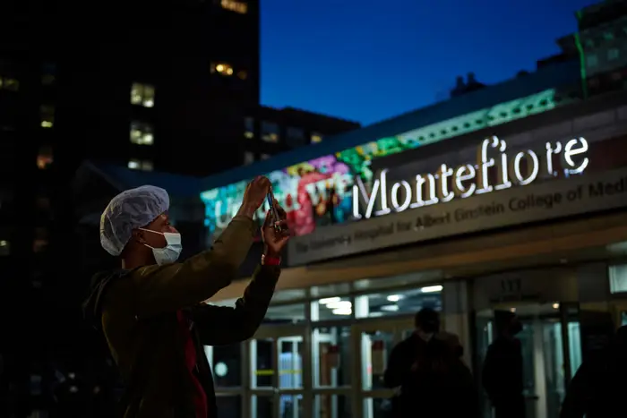 Según el sindicato, una docena de enfermeras de Montefiore en el Bronx están siendo despedidas por la IA. Según el sindicato, una docena de enfermeras de Montefiore en el Bronx están siendo despedidas por la IA.