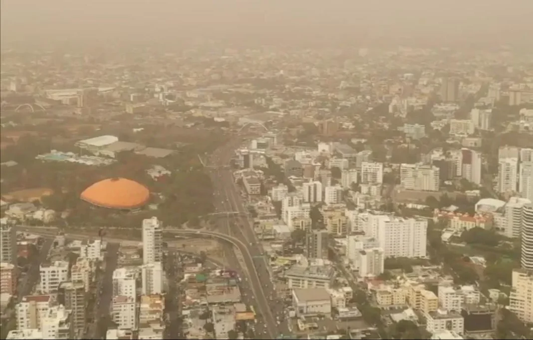 Mucho polvo del Sahara, calor y escasas lluvias marcarán el tiempo este martes en RD Mucho polvo del Sahara, calor y escasas lluvias marcarán el tiempo este martes en RD