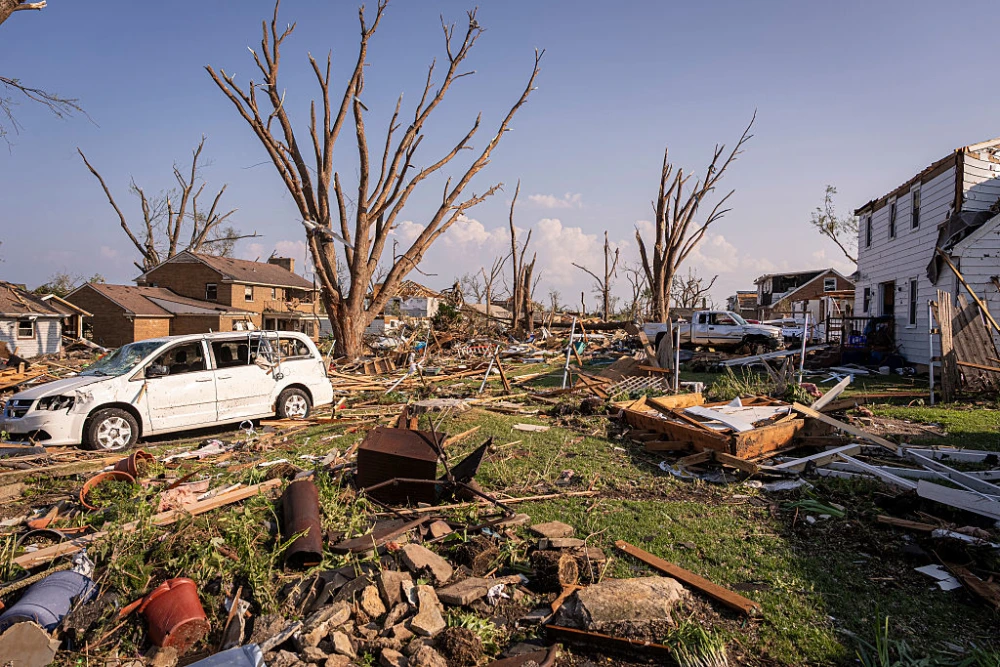 Tornado golpea con violencia en Wisconsin causando destrozos y dejando sin electricidad a miles de hogares Tornado golpea con violencia en Wisconsin causando destrozos y dejando sin electricidad a miles de hogares