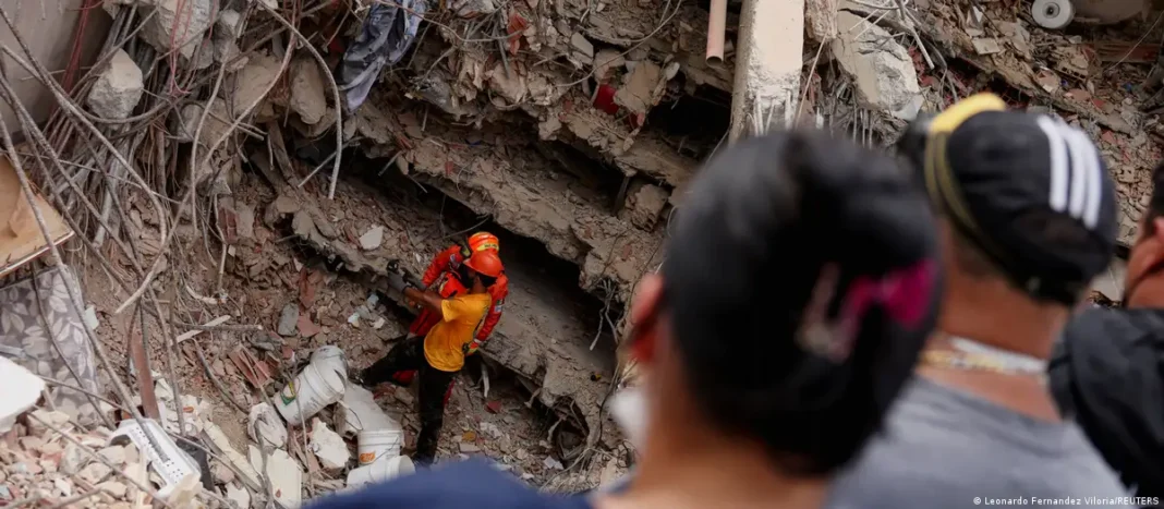 Más de 30,000 personas continúan desaparecidas tras los terremotos en Venezuela Más de 30,000 personas continúan desaparecidas tras los terremotos en Venezuela