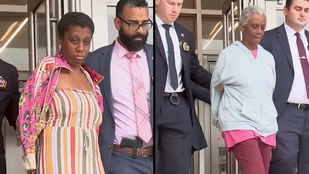 Acusan madre y abuela de asesinato tras la muerte por desnutrición de adolescente autista del Bronx Acusan madre y abuela de asesinato tras la muerte por desnutrición de adolescente autista del Bronx