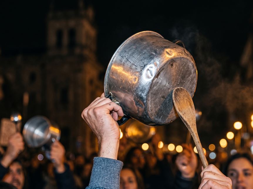 Cacerolazos en República Dominicana: el origen de una protesta siguen sonando en las calles Cacerolazos en República Dominicana: el origen de una protesta siguen sonando en las calles