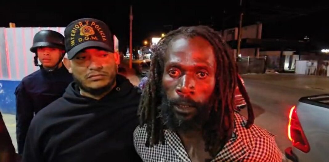 ¡Caos Total en RD!: Haitiano Quema 7 casas y la policía ultima a joven desarmado en Herrera ¡Caos Total en RD!: Haitiano Quema 7 casas y la policía ultima a joven desarmado en Herrera