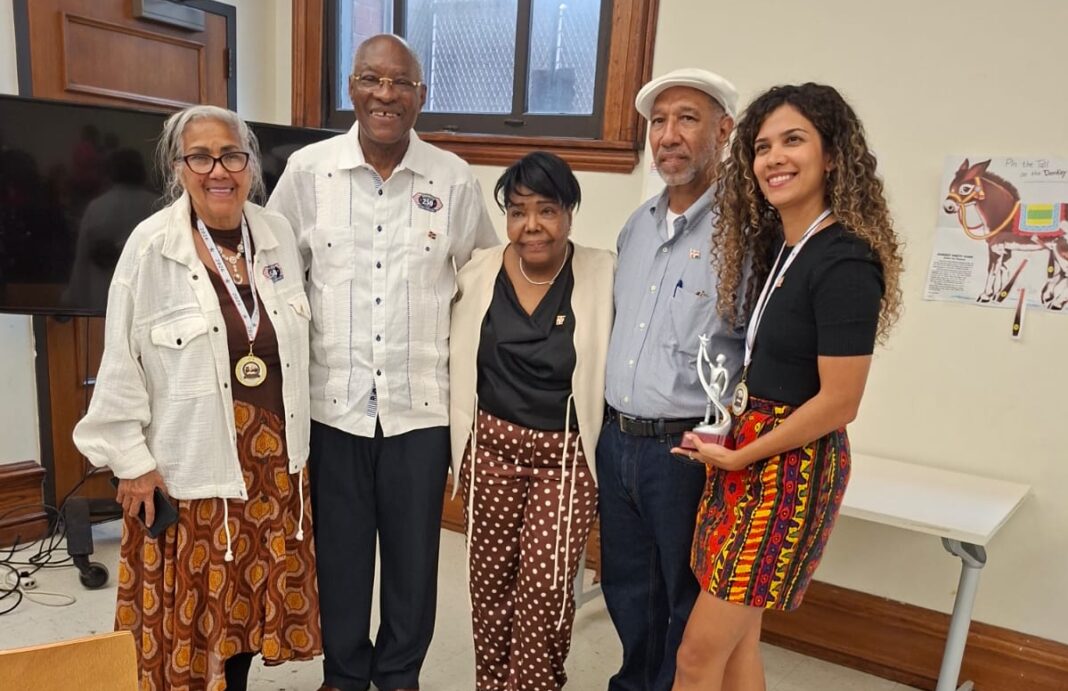 Reconocen el talento del escritor dominicano Luismil Castor en Nueva York Reconocen el talento del escritor dominicano Luismil Castor en Nueva York