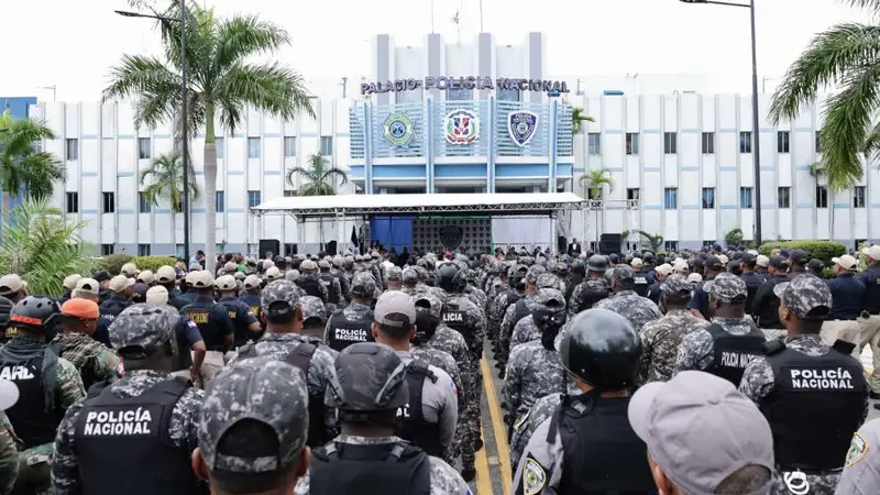 Periodista Rosa Encarnación revela graves irregularidades y descuadre de nómina en la Policía Nacional Periodista Rosa Encarnación revela graves irregularidades y descuadre de nómina en la Policía Nacional