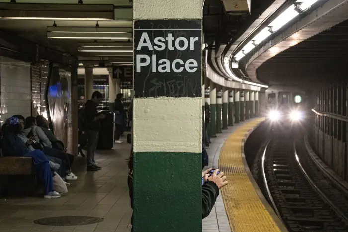 Incendio en estación de subway de Manhattan deja 12 heridos; advierten demoras en varias líneas Incendio en estación de subway de Manhattan deja 12 heridos; advierten demoras en varias líneas