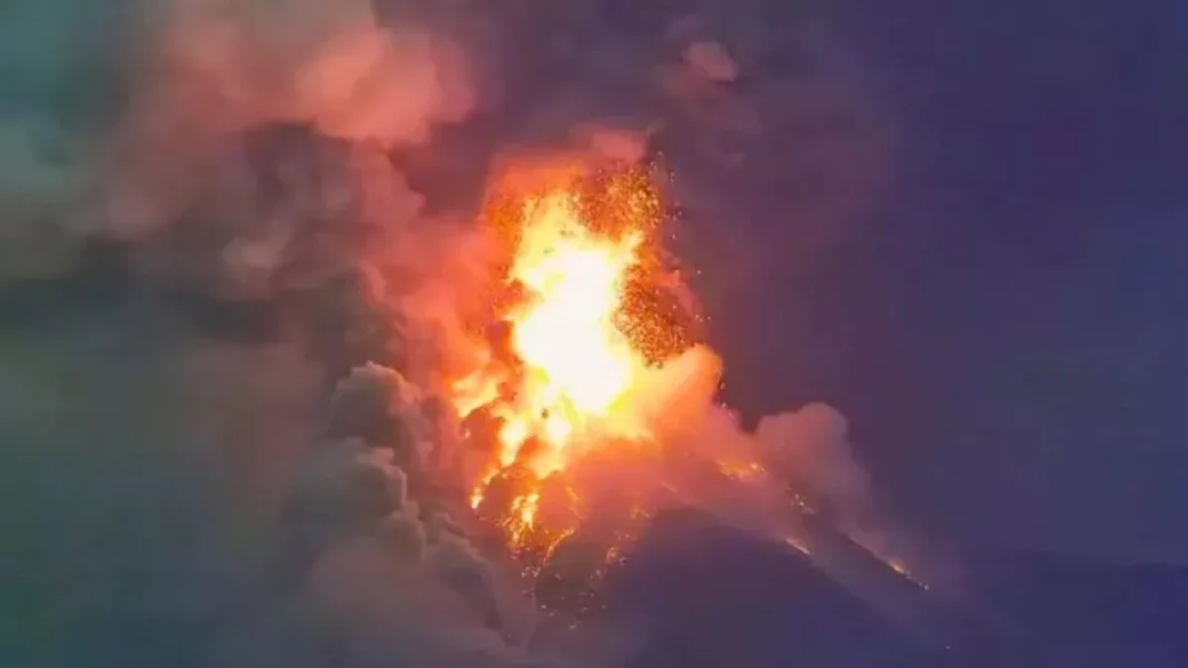 Evacúan en Guatemala a dos aldeas ante aumento de erupciones de volcán de Fuego Evacúan en Guatemala a dos aldeas ante aumento de erupciones de volcán de Fuego
