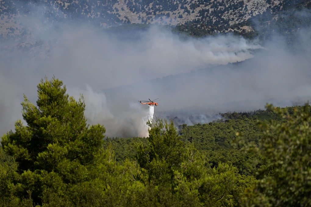 Desde Atenas hasta Burdeos, la emergencia por incendios forestales en Europa continúa Desde Atenas hasta Burdeos, la emergencia por incendios forestales en Europa continúa