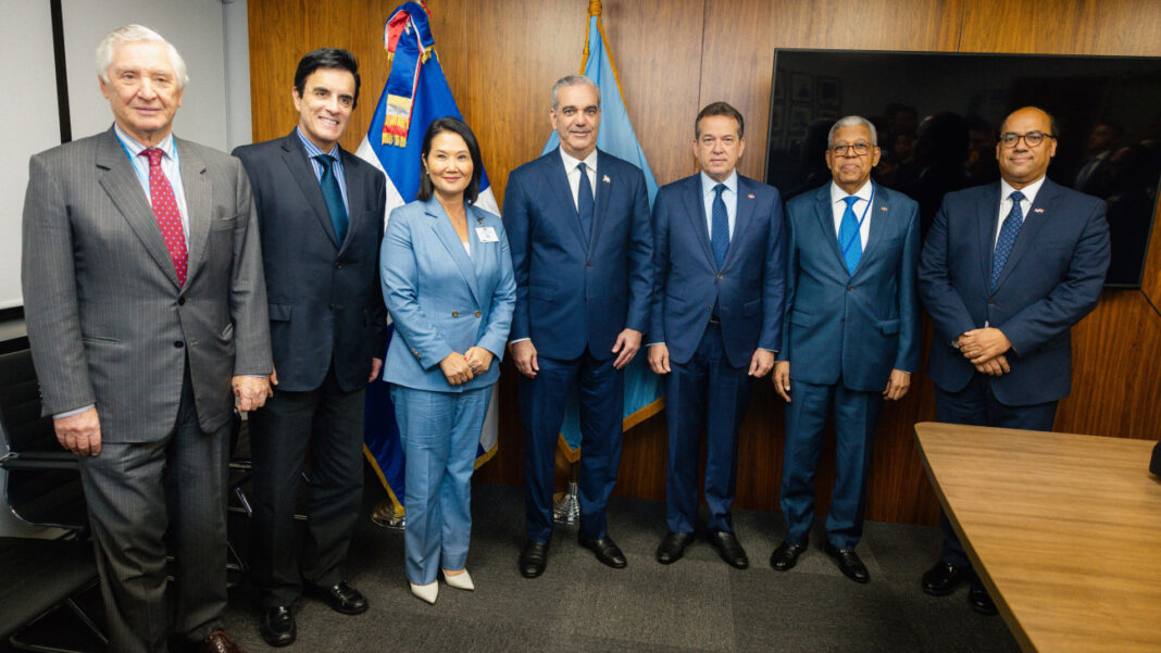 Presidente Luis Abinader plantea llevar a nuevos niveles las relaciones entre República Dominicana y Perú tras reunión bilateral con Keiko Fujimori Presidente Luis Abinader plantea llevar a nuevos niveles las relaciones entre República Dominicana y Perú tras reunión bilateral con Keiko Fujimori