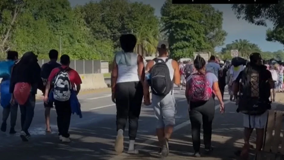 Se desconoce si hay dominicanos entre más de 600 inmigrantes que caminan hacia frontera de México con EE. UU. Se desconoce si hay dominicanos entre más de 600 inmigrantes que caminan hacia frontera de México con EE. UU.