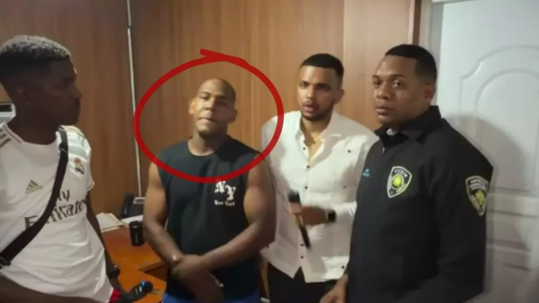 Implicado en muerte de esposa de merenguero dominicano Julián Oro Duro se entrega a la policia, pide que “todo esté claro” Implicado en muerte de esposa de merenguero dominicano Julián Oro Duro se entrega a la policia, pide que “todo esté claro”