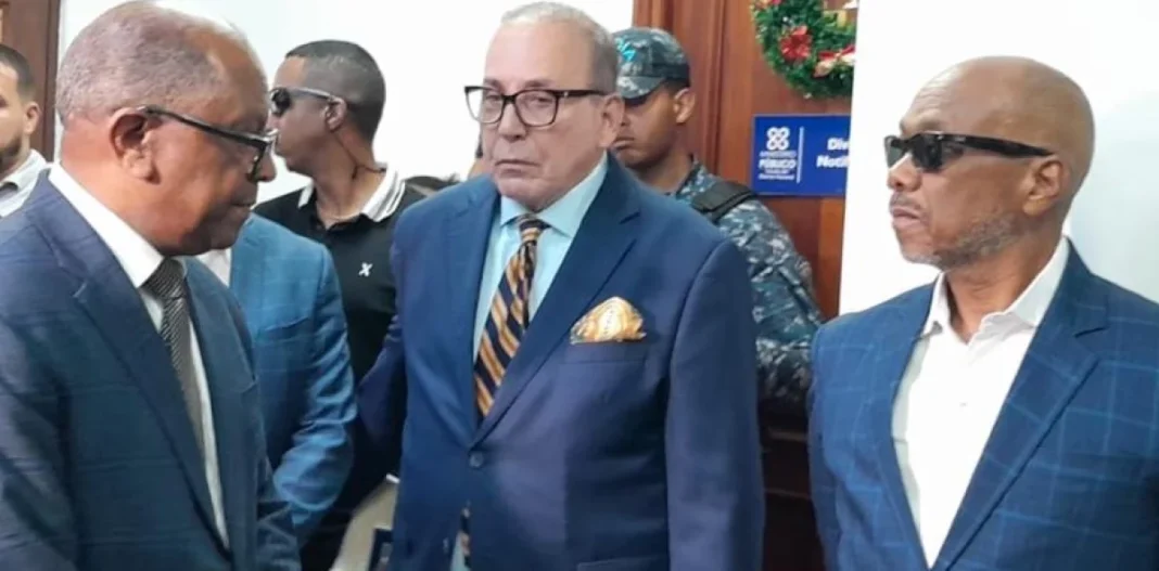 Una avalancha de criticas recibe querella de abogados contra el director de la Policía por muertes en «intercambios de disparos» Una avalancha de criticas recibe querella de abogados contra el director de la Policía por muertes en «intercambios de disparos»