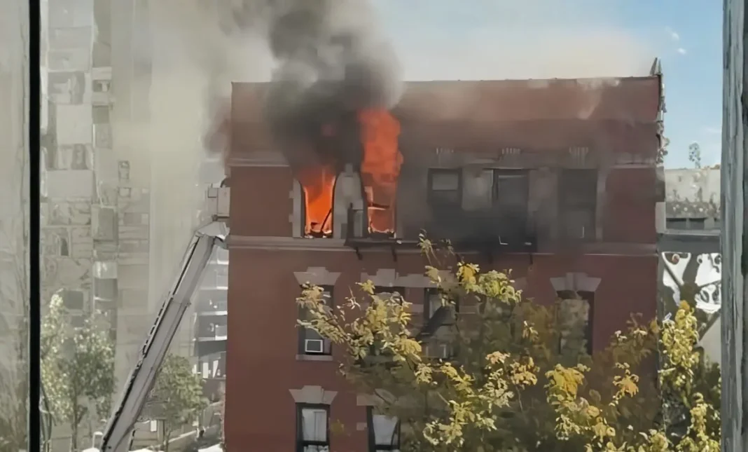 Incendio en Alto Manhattan deja seis heridos y varios desplazados; presuntamente son dominicanos Incendio en Alto Manhattan deja seis heridos y varios desplazados; presuntamente son dominicanos