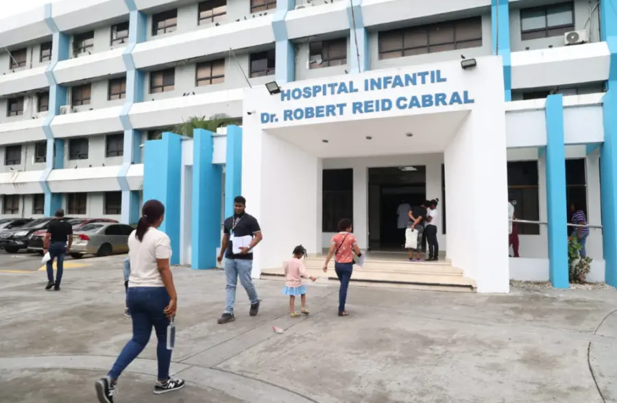 Apagón por alto voltaje afecta servicios del hospital Robert Reid Cabral desde el lunes, mantiene sus servicios con una planta eléctrica Apagón por alto voltaje afecta servicios del hospital Robert Reid Cabral desde el lunes, mantiene sus servicios con una planta eléctrica