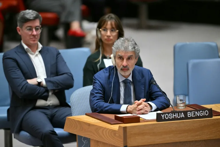 Unos 225 científicos piden «cambios inmediatos» para evitar incidentes graves con la IA El científico canadiense Yoshua Bengio asiste a una reunión del Consejo de Seguridad de la ONU sobre inteligencia artificial, celebrada durante la última Asamblea General de Naciones Unidas, el 23 de septiembre de 2026 en Nueva York (Angela Weiss)