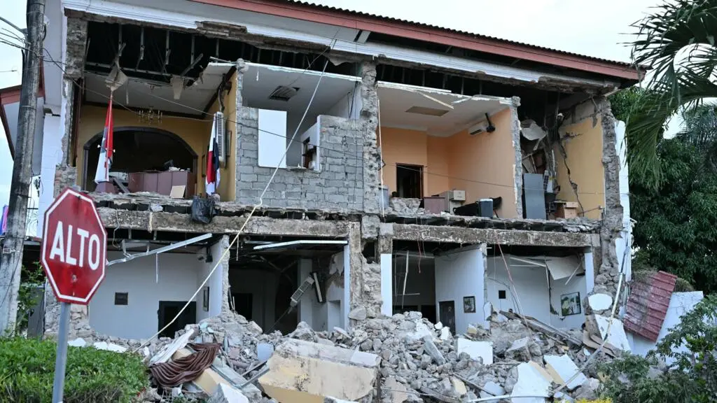 Panamá en estado de emergencia ante los daños por el terremoto de magnitud 7,7, y más de 100 réplicas Panamá en estado de emergencia ante los daños por el terremoto de magnitud 7,7, y más de 100 réplicas