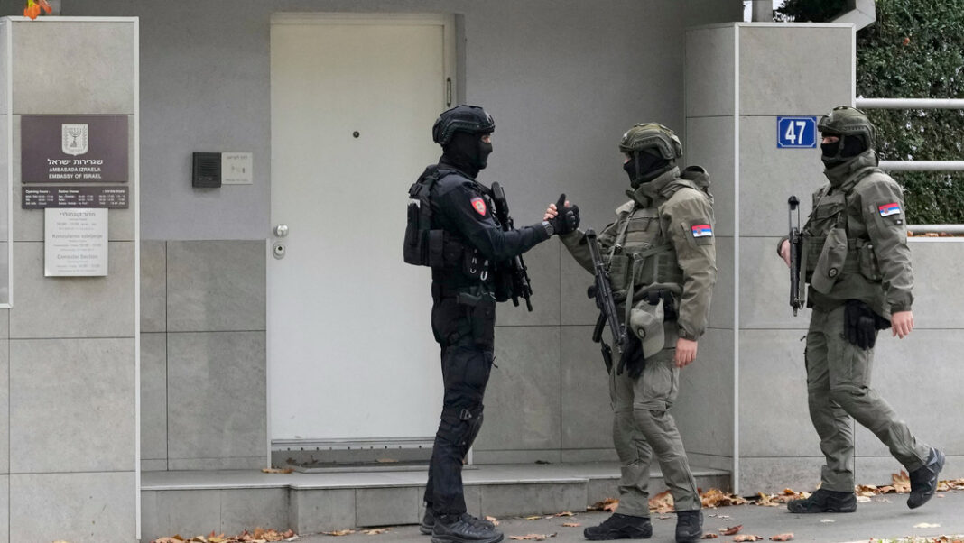 Un atacante, abatido tras agredir a un guardia frente a la Embajada israelí en Serbia Un atacante, abatido tras agredir a un guardia frente a la Embajada israelí en Serbia