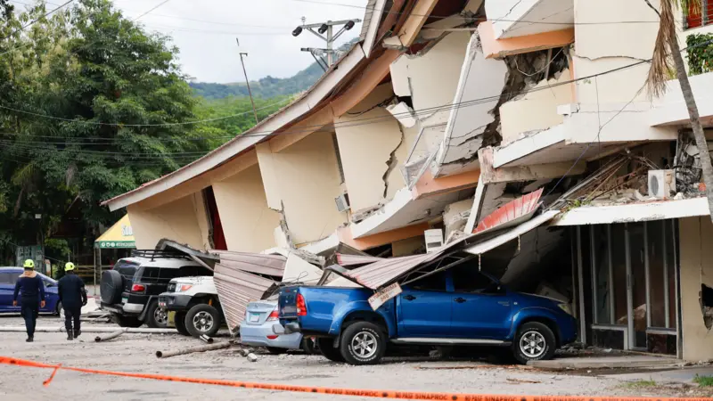 Presidente de Panamá afirma que el desastre que enfrenta su país «es grande», luego del terremoto de magnitud 7,7 y más de 100 réplicas Presidente de Panamá afirma que el desastre que enfrenta su país «es grande», luego del terremoto de magnitud 7,7 y más de 100 réplicas