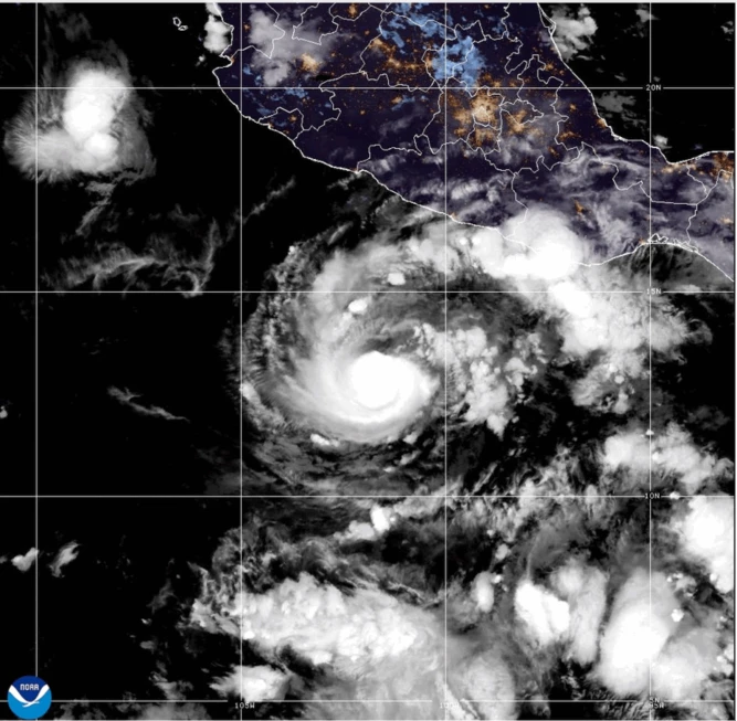 El tifón Champi se fortalece a categoría 5 pero se aleja de tierra; Trudy se debilita El tifón Champi se fortalece a categoría 5 pero se aleja de tierra; Trudy se debilita